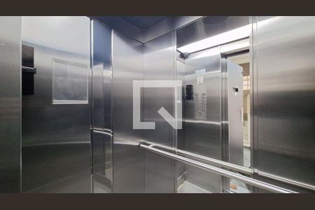 Apartamento à venda com 59m², 2 quartos e sem vaga Apartamento à venda com 59m², 2 quartos e sem vagaElevador