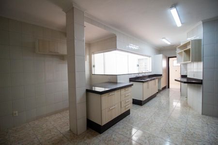 Casa para alugar com 360m², 4 quartos e 4 vagasCozinha 