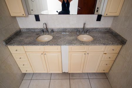 Casa para alugar com 360m², 4 quartos e 4 vagasBanheiro da Suite 1