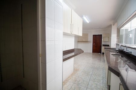 Casa para alugar com 360m², 4 quartos e 4 vagasCozinha 