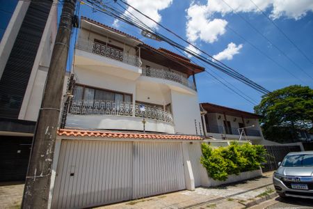 Casa para alugar com 360m², 4 quartos e 4 vagasFachada