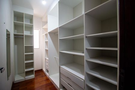 Casa para alugar com 360m², 4 quartos e 4 vagasCloset da Suite 2