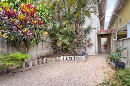 Casa à venda com 167m², 3 quartos e 2 vagas Casa à venda com 167m², 3 quartos e 2 vagasQuintal