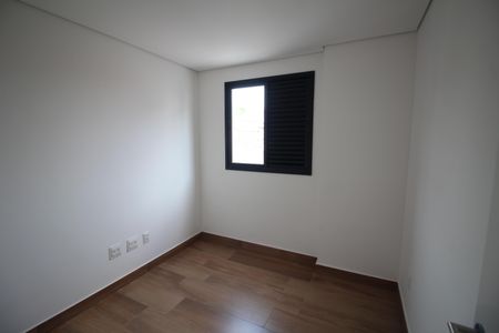 Apartamento à venda com 83m², 3 quartos e 2 vagasQuarto 2