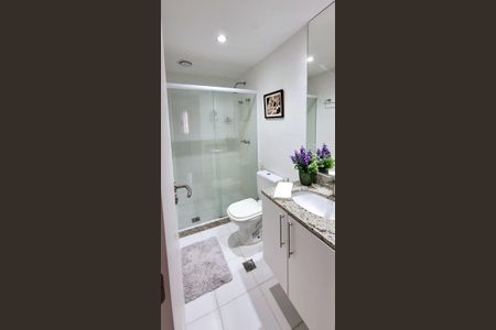 Apartamento à venda com 73m², 3 quartos e 2 vagasSuíte Canadense Banheiro