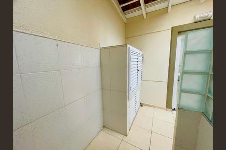 Casa de condomínio à venda com 210m², 3 quartos e 3 vagasÁrea de Serviço