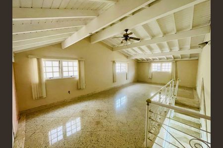 Casa de condomínio à venda com 210m², 3 quartos e 3 vagasCobertura