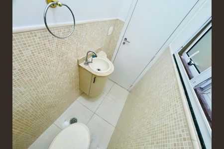 Casa de condomínio à venda com 210m², 3 quartos e 3 vagasLavabo