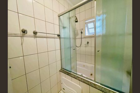 Casa de condomínio à venda com 210m², 3 quartos e 3 vagasBanheiro Suíte