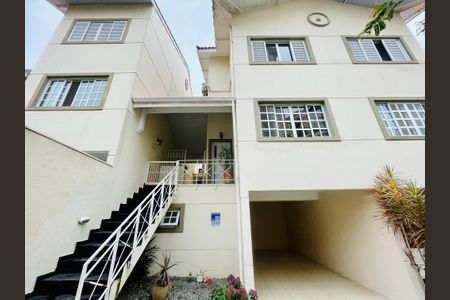 Casa de condomínio à venda com 210m², 3 quartos e 3 vagasFachada - Placa 