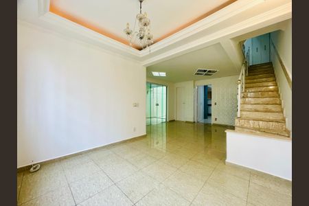 Casa de condomínio à venda com 210m², 3 quartos e 3 vagasSala