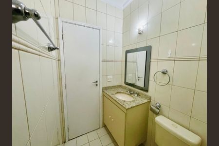Casa de condomínio à venda com 210m², 3 quartos e 3 vagasBanheiro 