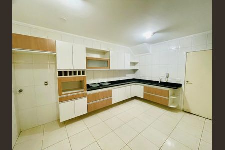 Casa de condomínio à venda com 210m², 3 quartos e 3 vagasCozinha
