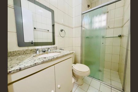 Casa de condomínio à venda com 210m², 3 quartos e 3 vagasBanheiro 