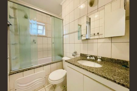 Casa de condomínio à venda com 210m², 3 quartos e 3 vagasBanheiro Suíte