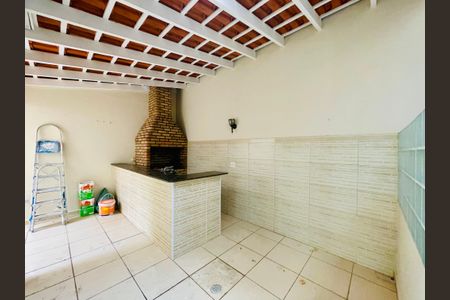 Casa de condomínio à venda com 210m², 3 quartos e 3 vagasChurrasqueira