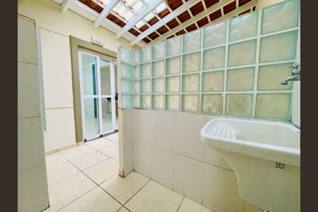 Casa de condomínio à venda com 210m², 3 quartos e 3 vagasÁrea de Serviço