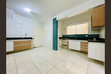 Casa de condomínio à venda com 210m², 3 quartos e 3 vagasCozinha