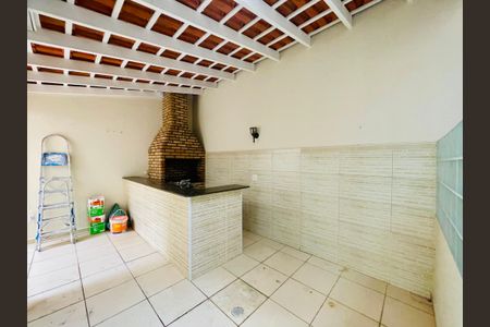 Casa de condomínio à venda com 210m², 3 quartos e 3 vagasChurrasqueira