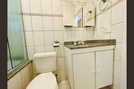 Casa de condomínio à venda com 210m², 3 quartos e 3 vagasBanheiro Suíte