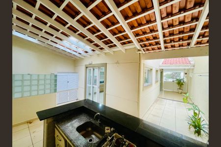 Casa de condomínio à venda com 210m², 3 quartos e 3 vagasQuintal