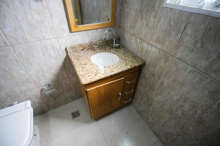 Casa para alugar com 180m², 2 quartos e 1 vaga Casa para alugar com 180m², 2 quartos e 1 vagaBanheiro da Suíte