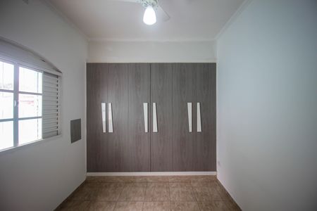 Casa para alugar com 180m², 2 quartos e 1 vaga Casa para alugar com 180m², 2 quartos e 1 vagaQuarto