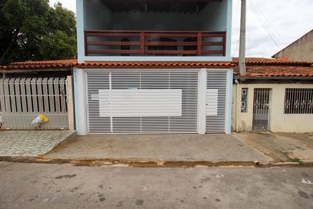 Casa para alugar com 180m², 2 quartos e 1 vaga Casa para alugar com 180m², 2 quartos e 1 vagaFachada