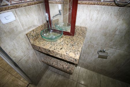 Casa para alugar com 180m², 2 quartos e 1 vaga Casa para alugar com 180m², 2 quartos e 1 vagaBanheiro Social