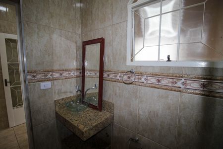 Casa para alugar com 180m², 2 quartos e 1 vaga Casa para alugar com 180m², 2 quartos e 1 vagaBanheiro Social
