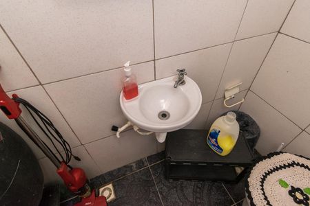 Banheiro da Garagem de casa à venda com 3 quartos, 200m² em Irajá, Rio de Janeiro