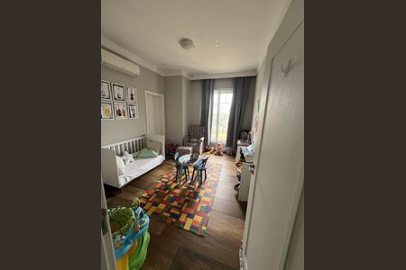 Casa de condomínio à venda com 370m², 4 quartos e 4 vagasSuíte