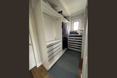 Casa de condomínio à venda com 370m², 4 quartos e 4 vagasCloset da Suíte