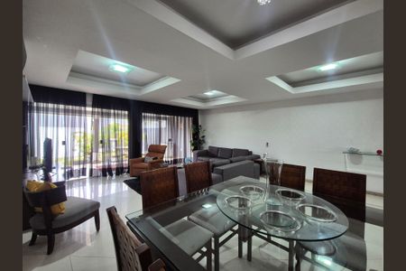 Sala de casa de condomínio à venda com 4 quartos, 400m² em Recreio dos Bandeirantes, Rio de Janeiro