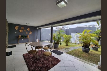 Casa de condomínio à venda com 400m², 4 quartos e 2 vagasVaranda