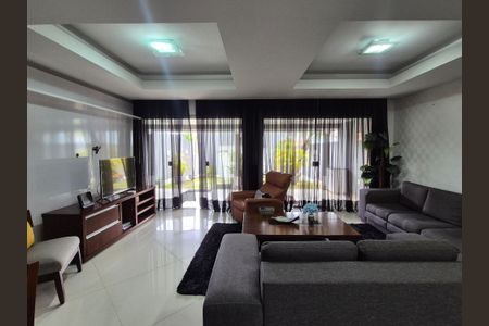 Casa de condomínio à venda com 400m², 4 quartos e 2 vagasSala