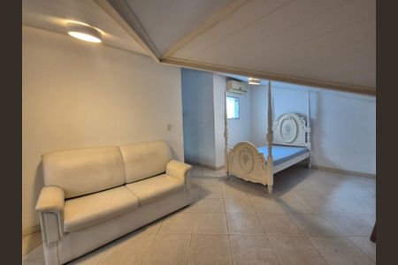 Casa de condomínio à venda com 400m², 4 quartos e 2 vagasSótão