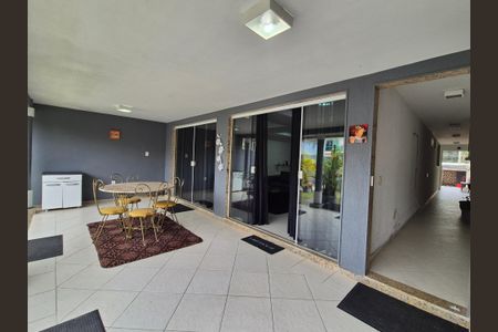 Casa de condomínio à venda com 400m², 4 quartos e 2 vagasVaranda