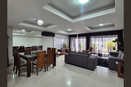 Sala de casa de condomínio à venda com 4 quartos, 400m² em Recreio dos Bandeirantes, Rio de Janeiro