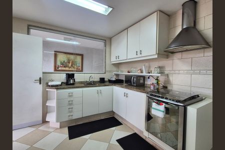 Casa de condomínio à venda com 400m², 4 quartos e 2 vagasCozinha