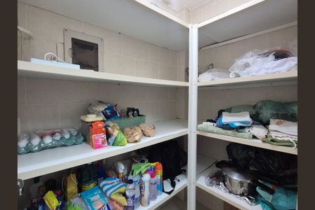 Casa de condomínio à venda com 400m², 4 quartos e 2 vagasDespensa