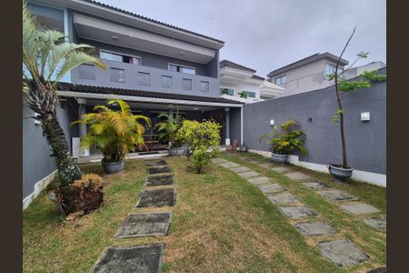 Casa de condomínio à venda com 400m², 4 quartos e 2 vagasÁrea externa