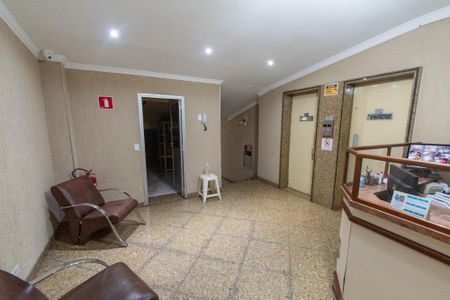 Apartamento à venda com 81m², 2 quartos e 1 vaga Apartamento à venda com 81m², 2 quartos e 1 vagaHall de entrada