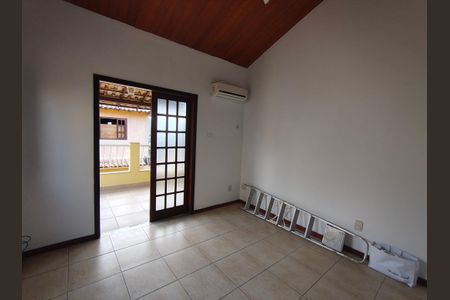 Casa de condomínio à venda com 172m², 3 quartos e 2 vagas Casa de condomínio à venda com 172m², 3 quartos e 2 vagasQuarto / Sala