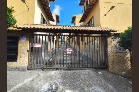 Casa de condomínio à venda com 172m², 3 quartos e 2 vagas Casa de condomínio à venda com 172m², 3 quartos e 2 vagasFachada e portaria