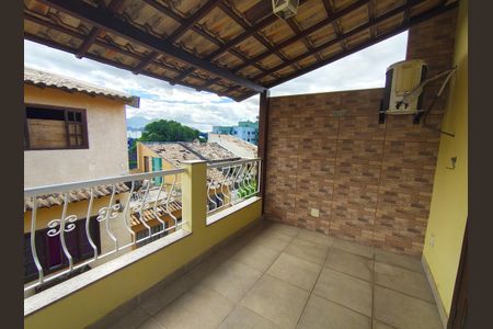 Casa de condomínio à venda com 172m², 3 quartos e 2 vagas Casa de condomínio à venda com 172m², 3 quartos e 2 vagasVaranda