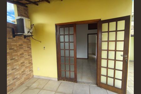 Casa de condomínio à venda com 172m², 3 quartos e 2 vagas Casa de condomínio à venda com 172m², 3 quartos e 2 vagasVaranda