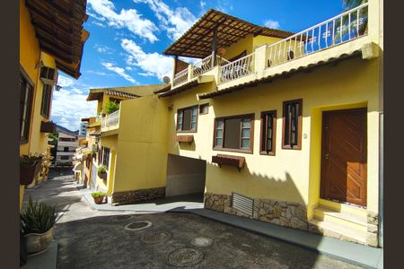 Casa de condomínio à venda com 172m², 3 quartos e 2 vagas Casa de condomínio à venda com 172m², 3 quartos e 2 vagasFachada da Casa