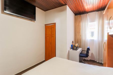 Casa à venda com 250m², 2 quartos e 5 vagasSuíte