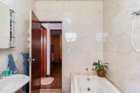Casa à venda com 250m², 2 quartos e 5 vagasBanheiro
